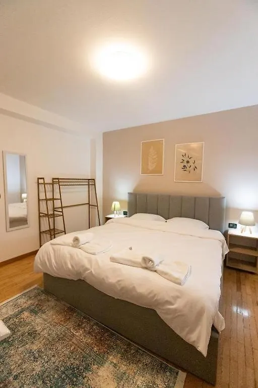 Light-2 Lovely Apartment In Тирана