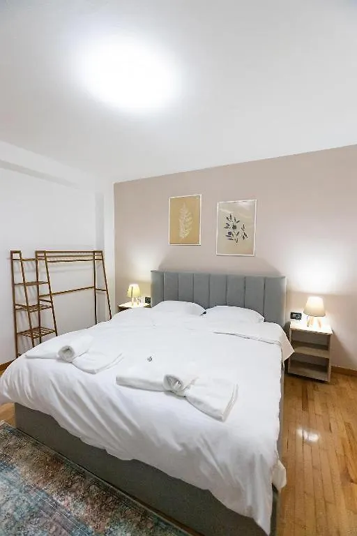 Light-2 Lovely Apartment In Тирана Албания