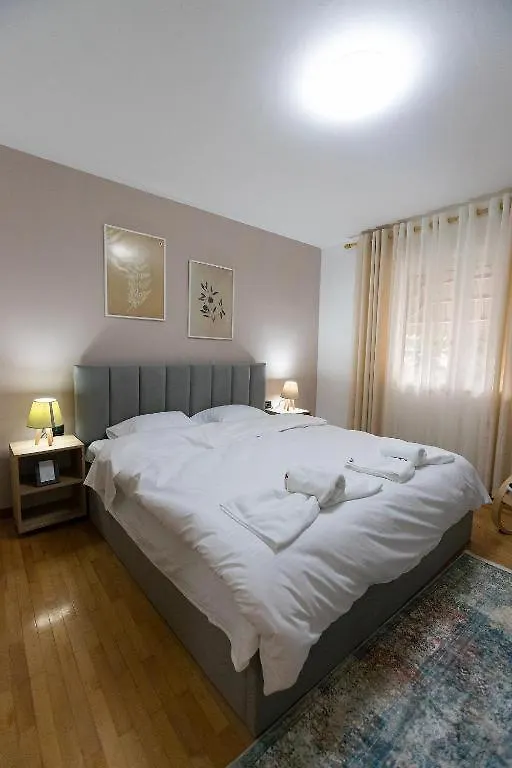 Light-2 Lovely Apartment In Тирана